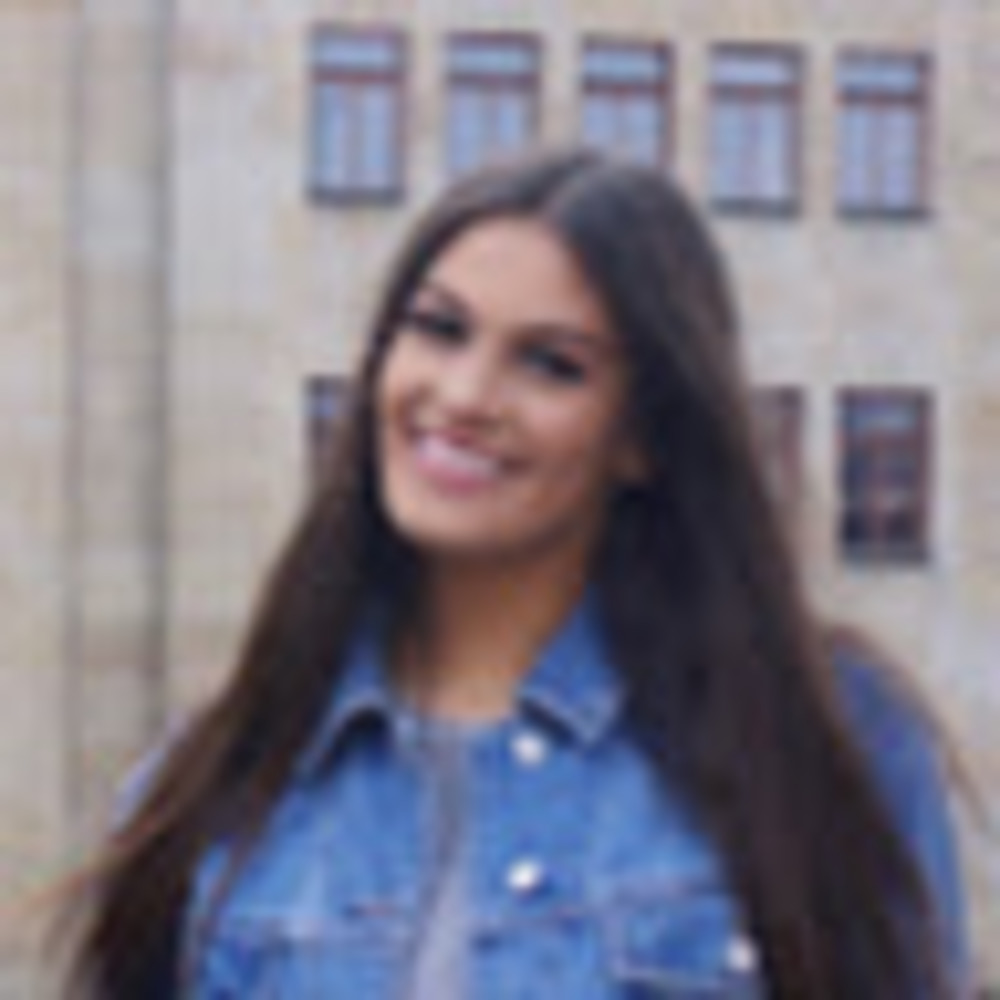 Meet your Posher, Alexandra